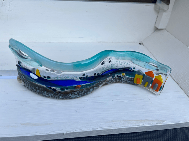 Seaside Freestanding Wave