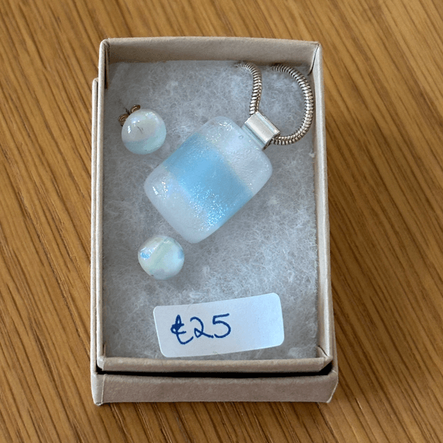 Jewellery: Blue & white shimmer