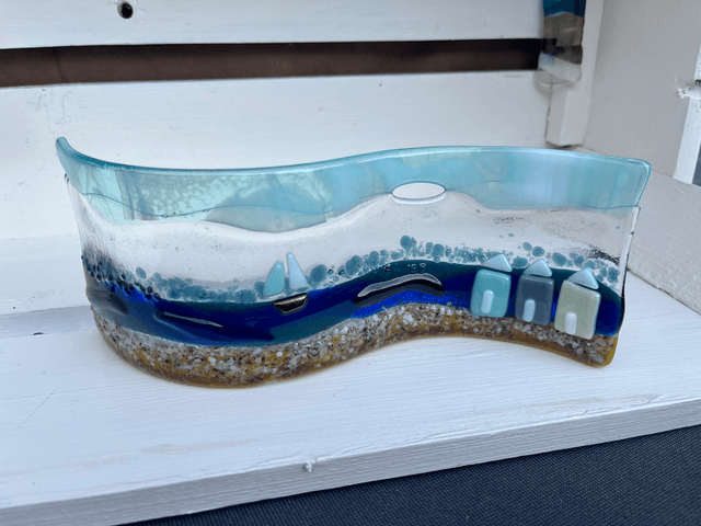 Seaside Freestanding Wave