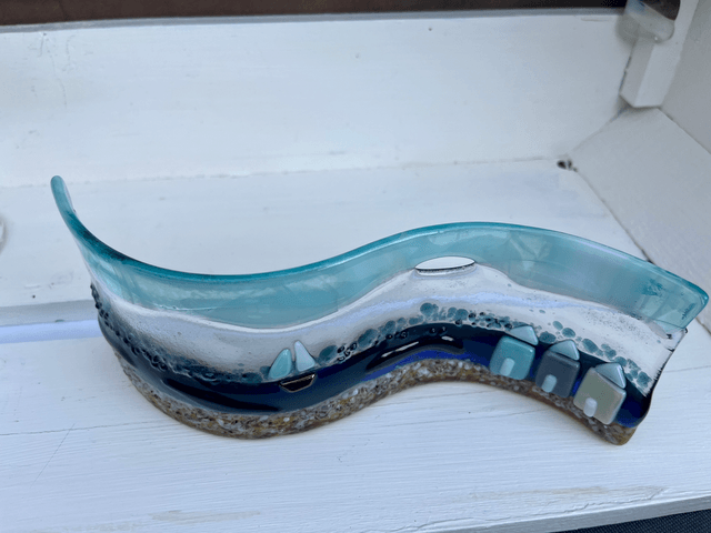 Seaside Freestanding Wave