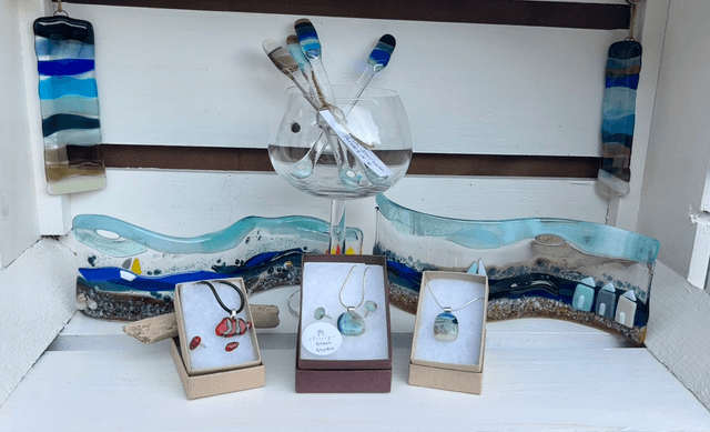 Seaside Freestanding Wave